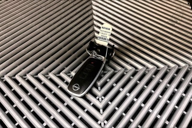 2025 Nissan Rogue SL - Photo 14