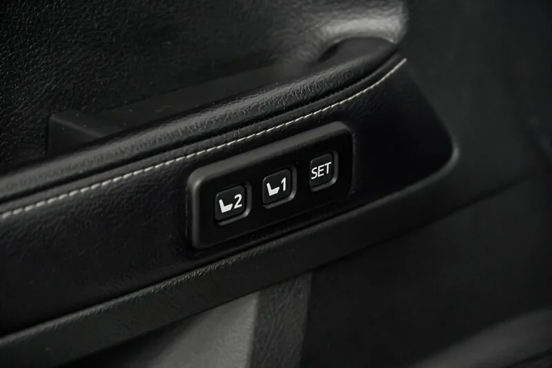 Used 2018 Blizzard Pearl Toyota Limited image 14