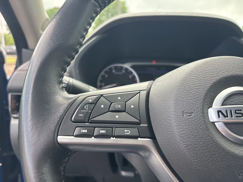 Used 2022 Blue Nissan SV image 21