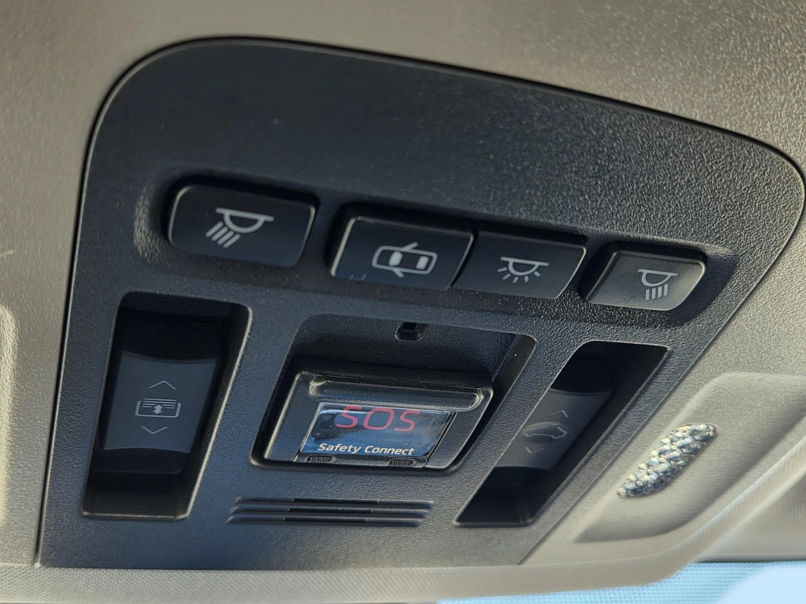 Used 2019 Celestial Silver Metallic Toyota XLE Auto (Natl) image 24
