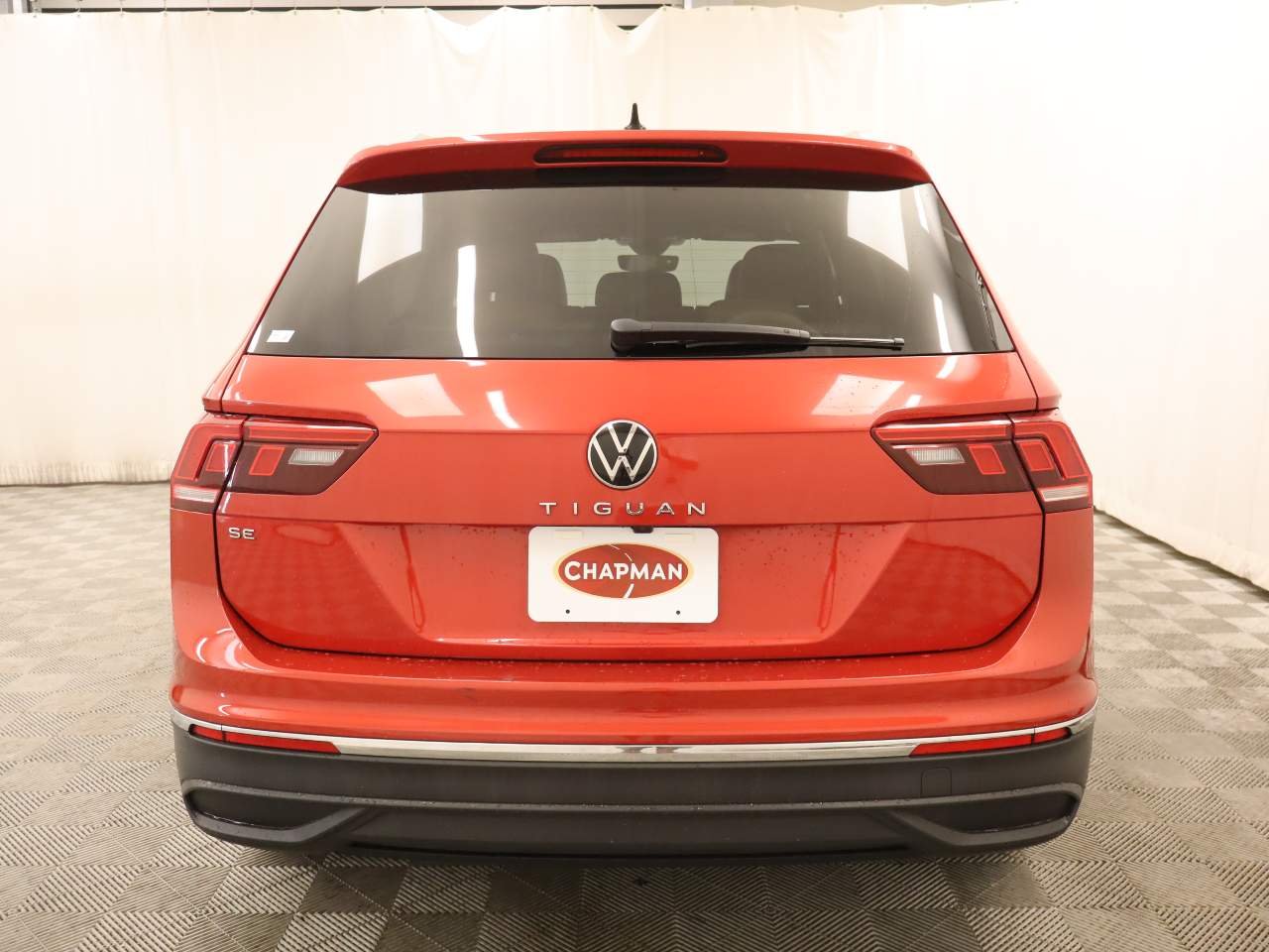Used 2022 Kings Red Metallic Volkswagen SE image 5