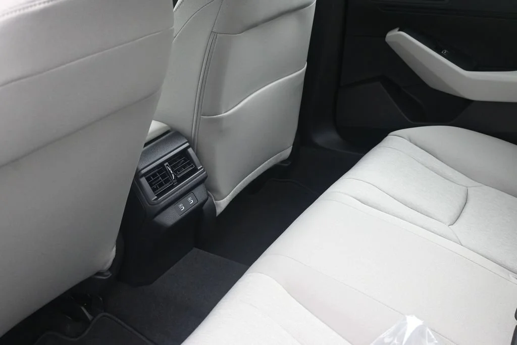 New 2026 Platinum White Pearl Honda LX image 15