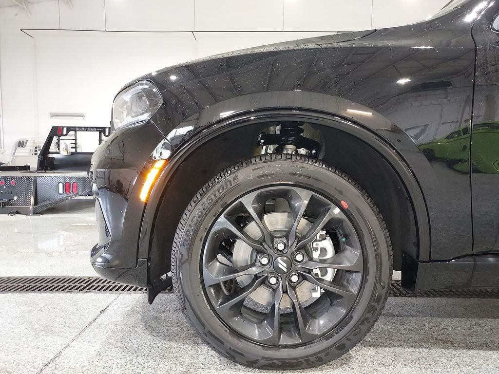 New 2026 Diamond Black Clear-Coat Exterior Paint Dodge GT image 16