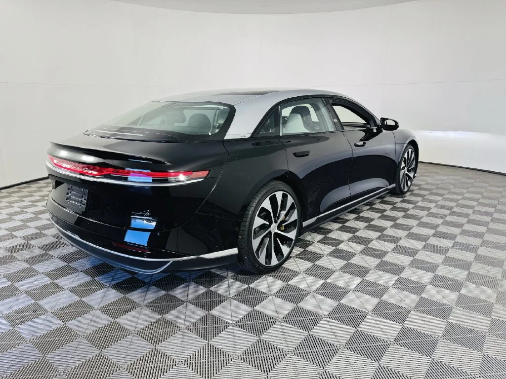 Used 2022 Black Lucid Grand Touring image 29