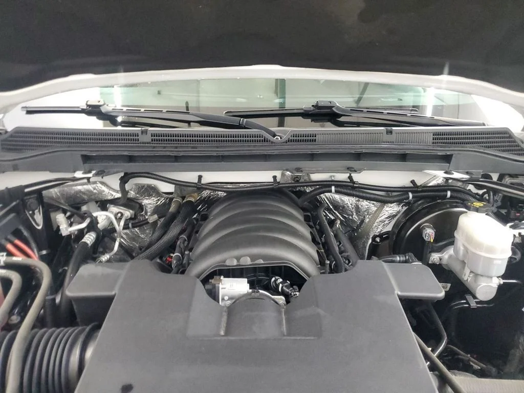 Used 2018 White Frost Tricoat GMC Denali image 16