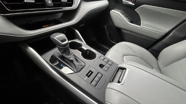 Used 2026 White/off-white Toyota XLE image 14