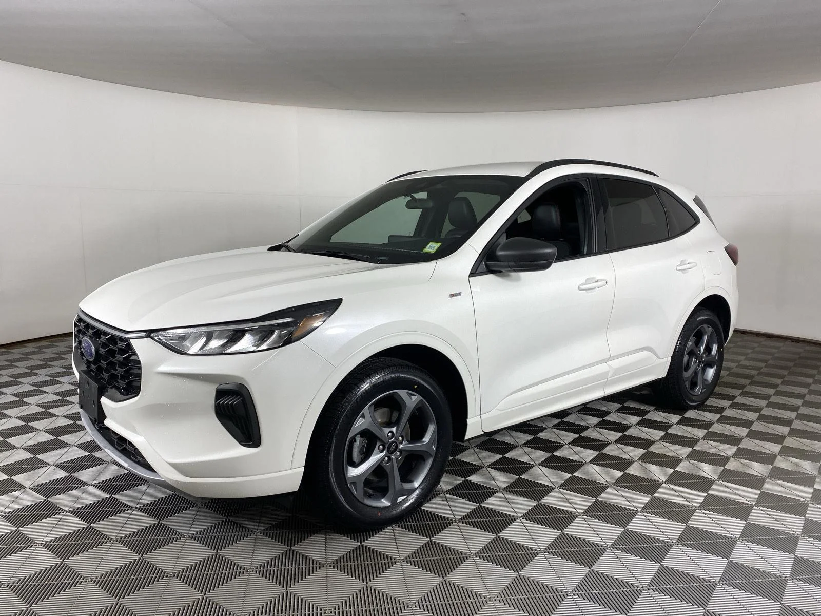 Used 2024 Star White Metallic Tri-Coat Ford ST-Line image 13