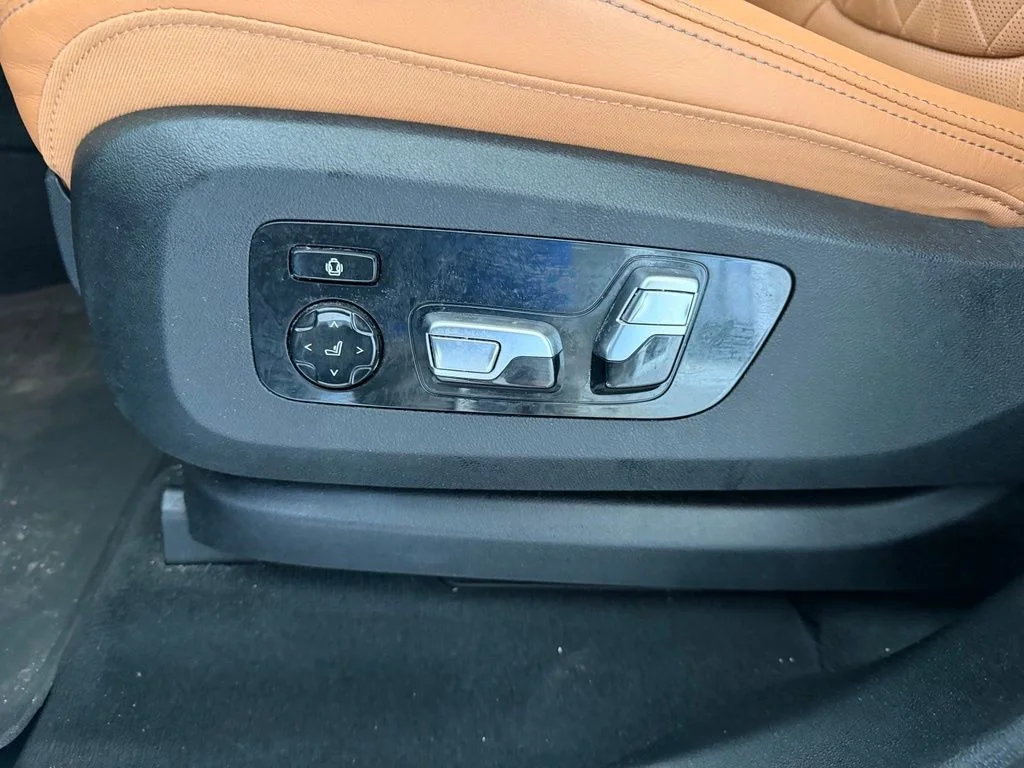 Used 2023 Gray BMW xDrive40i image 48