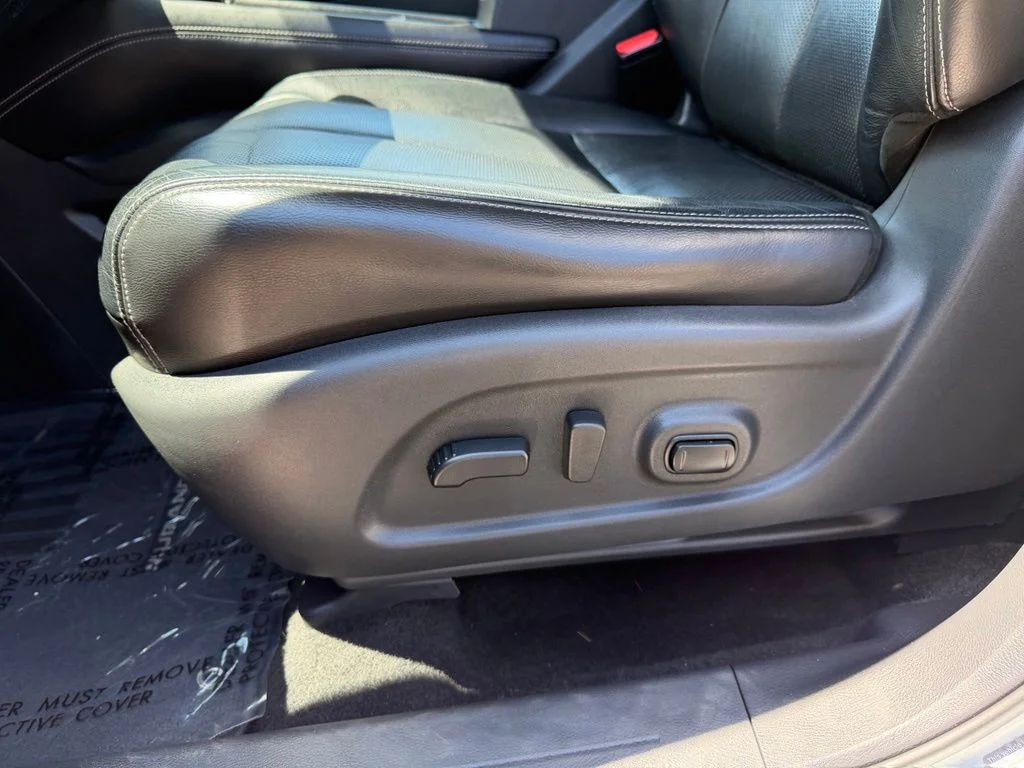 Used 2015 Silver Nissan SL image 13