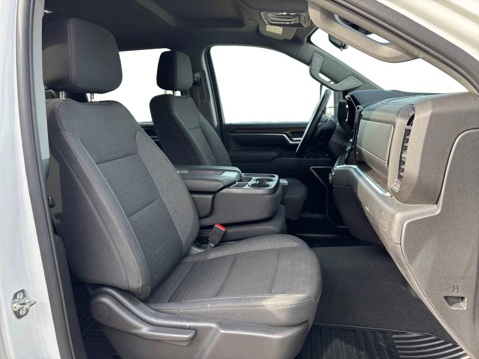 Used 2025 Summit White Chevrolet LT image 17
