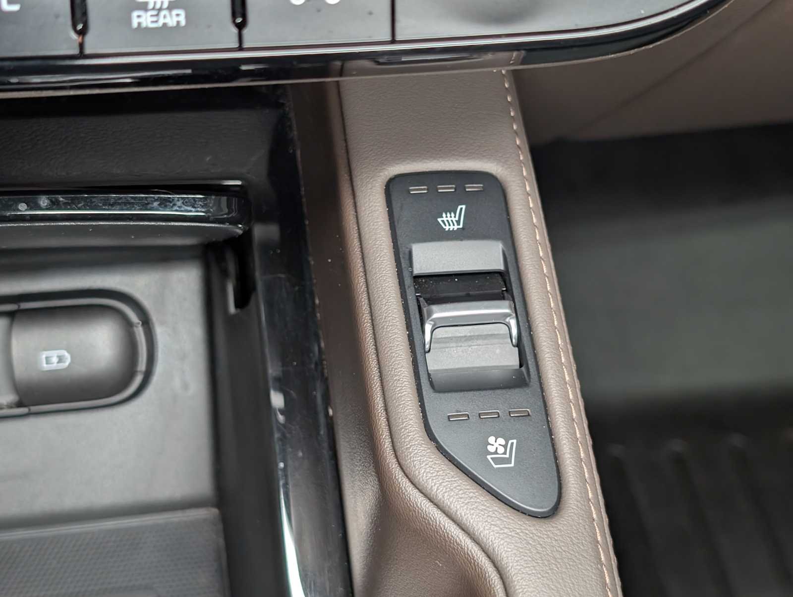 Used 2022 GLAC WHITE Kia SX image 33