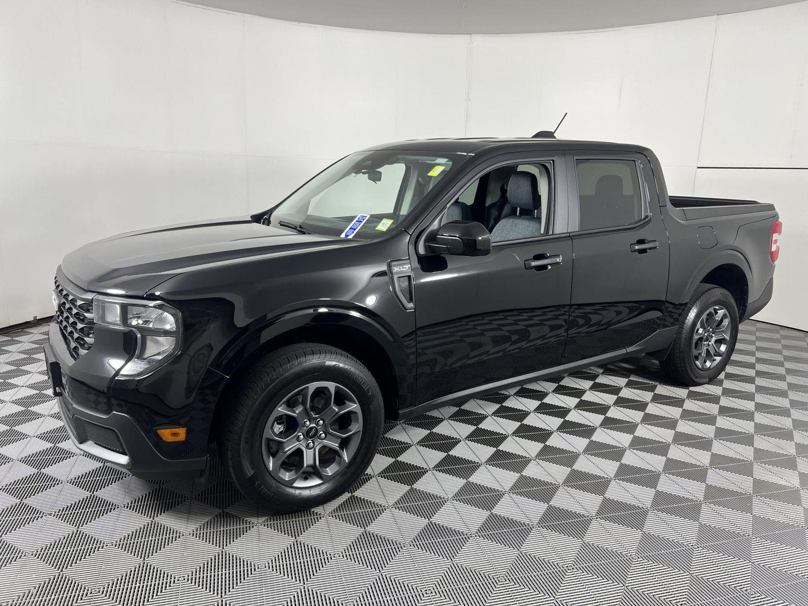 Used 2025 Shadow Black Ford XLT image 6