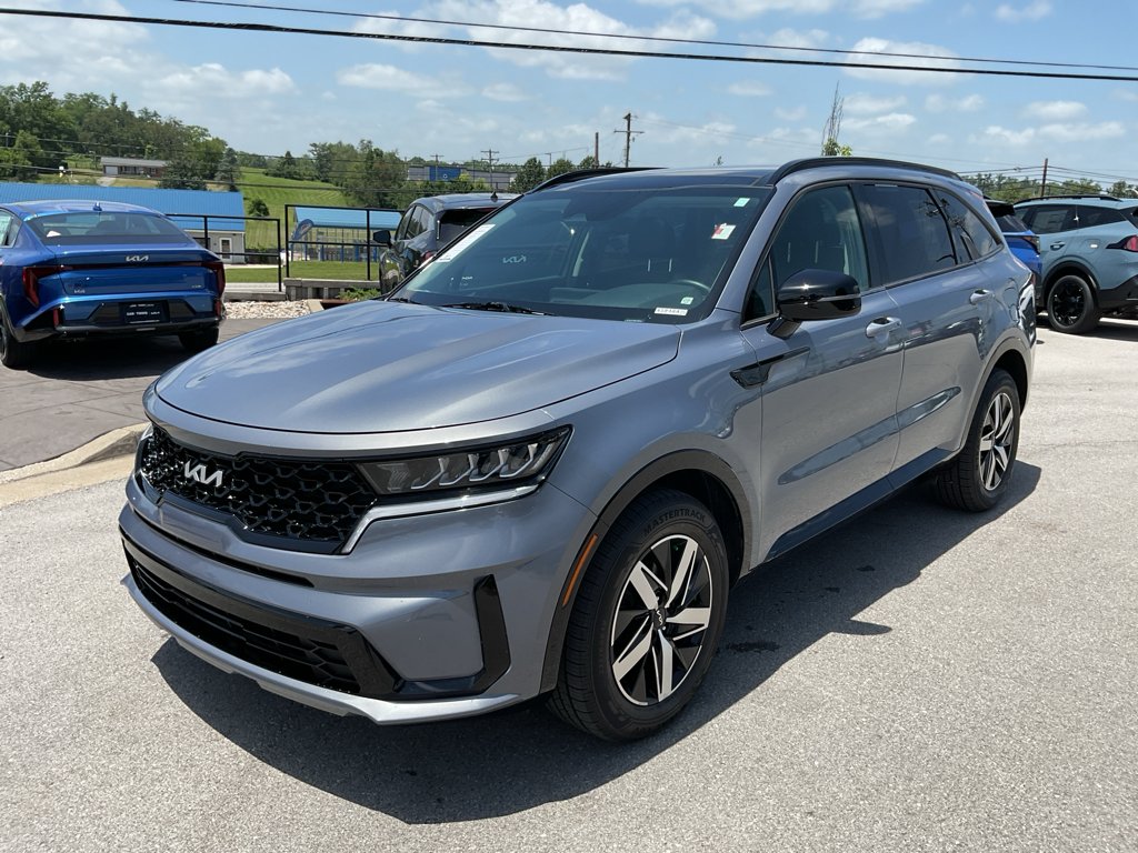 Certified Used 2022 Everlasting Silver Kia S image 4