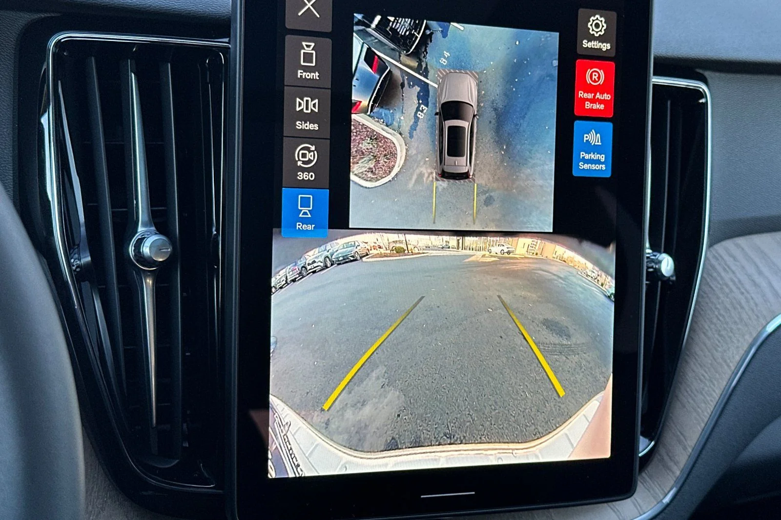 2026 Volvo XC60 Plus - Photo 19