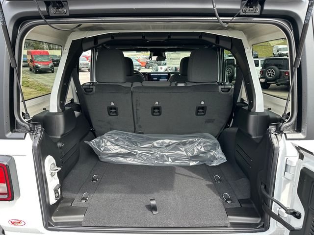 New 2026 Bright White Clear-Coat Exterior Paint Jeep Sport S image 10