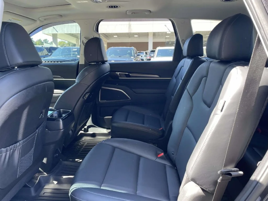 Used 2025  Kia S image 20