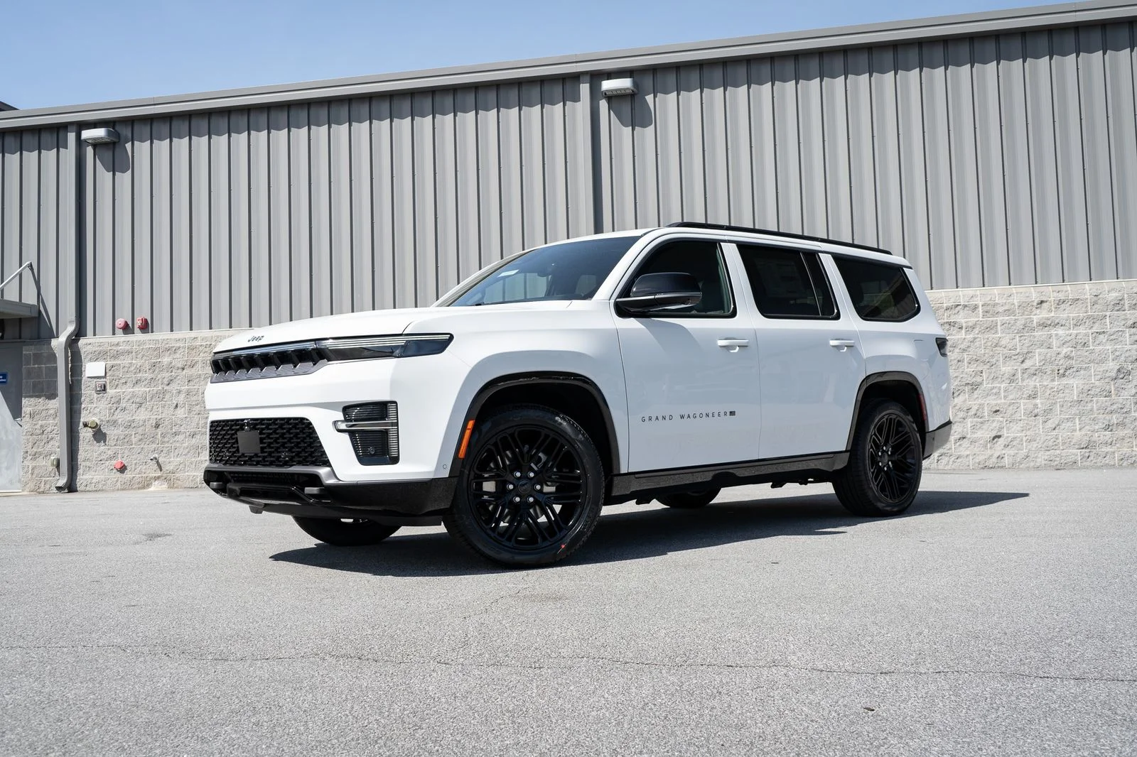 New 2026 Bright White Clear-Coat Exterior Paint Jeep Limited Reserve image 3