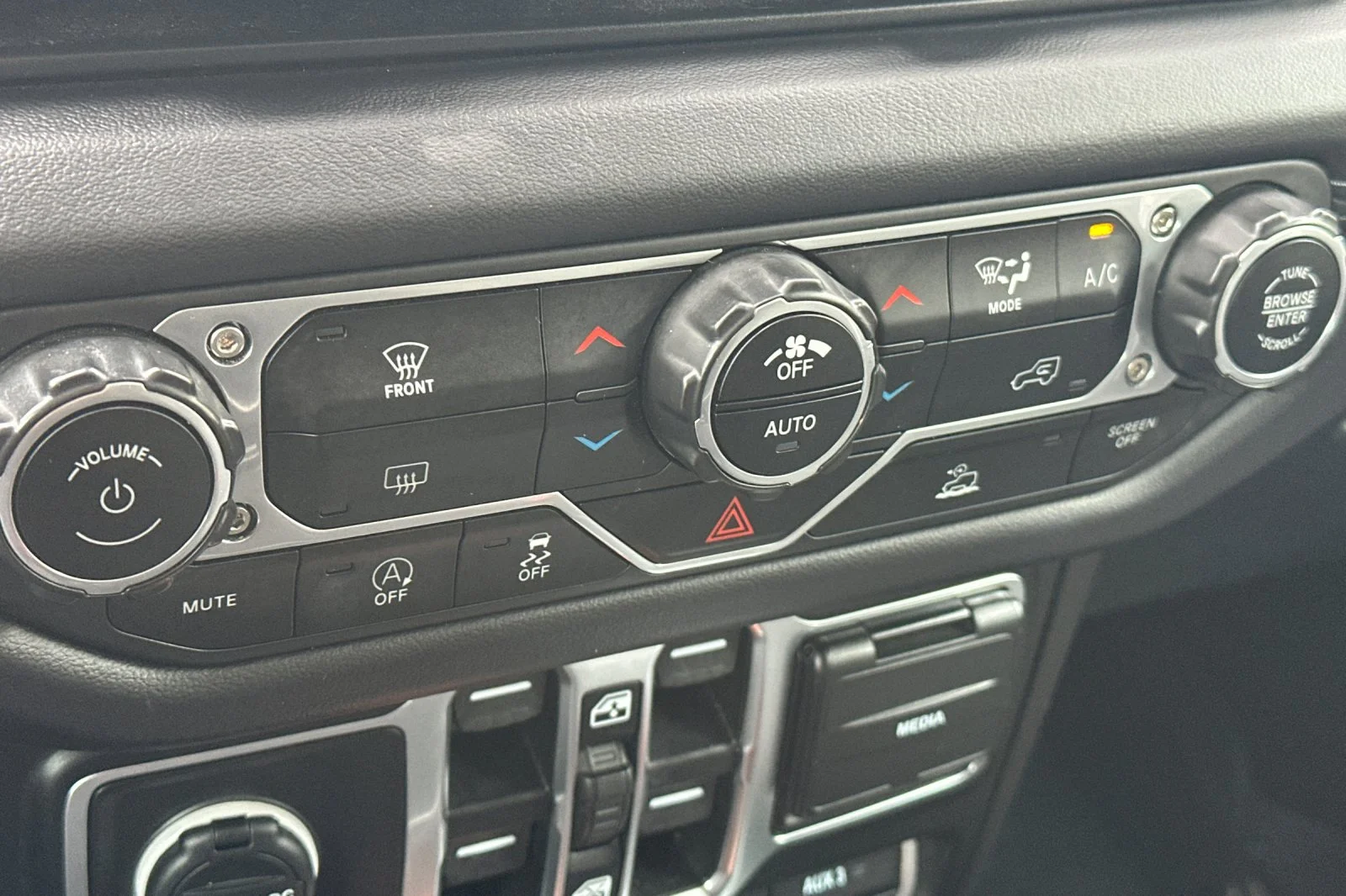 Used 2025 White Jeep Rubicon image 19