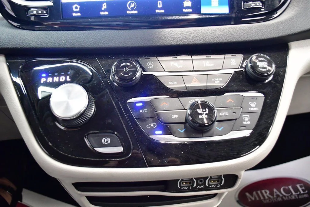 Used 2024 Black Chrysler Touring L image 22