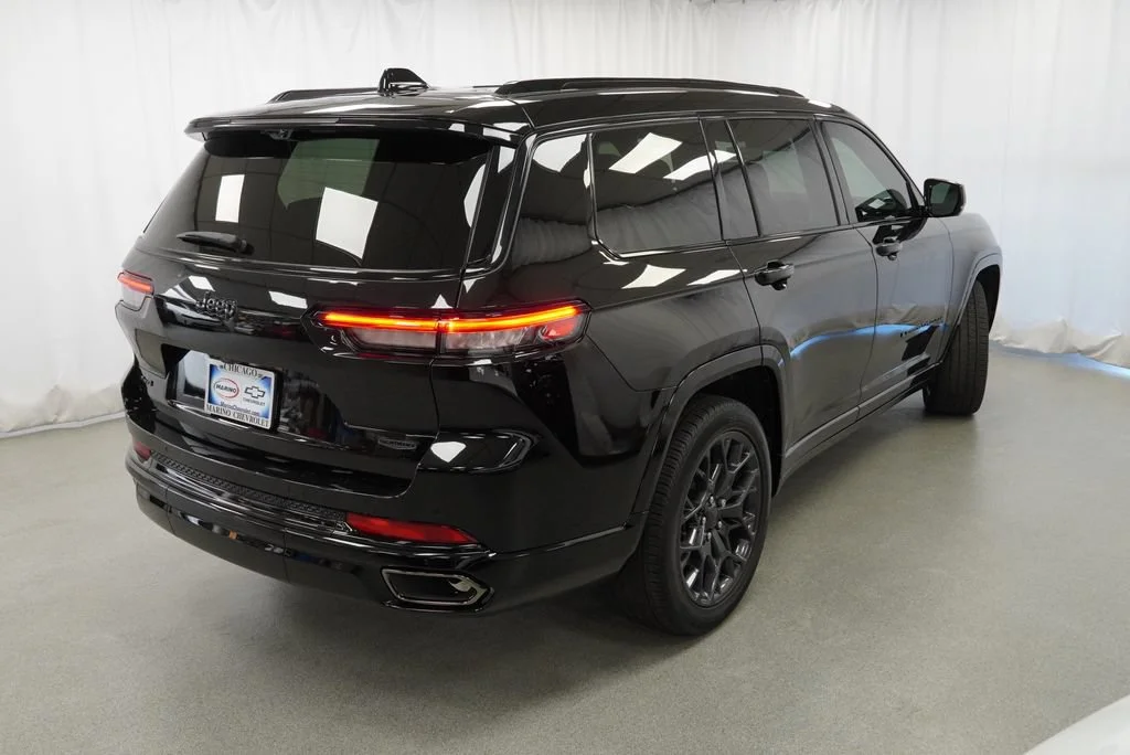 Used 2024 Black Jeep Summit Reserve 4x4 image 4