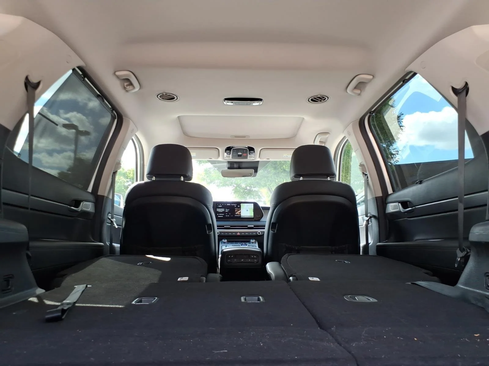 Used 2024 Hyper White Hyundai SEL 7P image 33