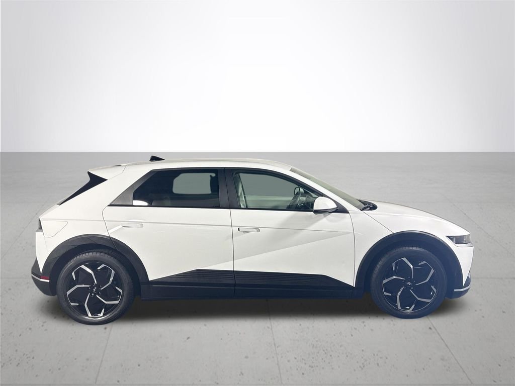 Used 2023 White Hyundai SEL image 5