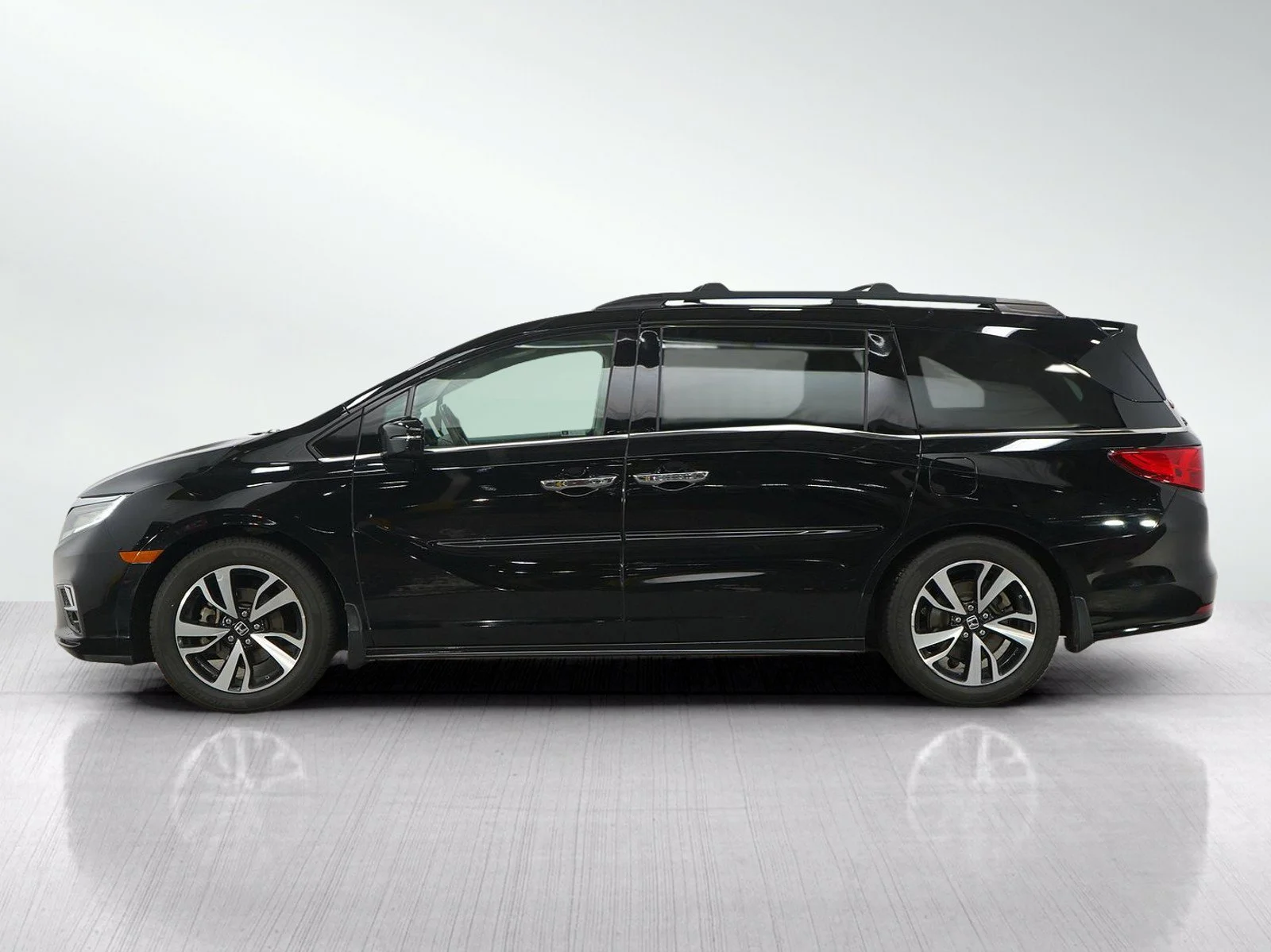 Used 2019 Honda Odyssey Elite with VIN 5FNRL6H96KB027020 for sale in Minneapolis, Minnesota