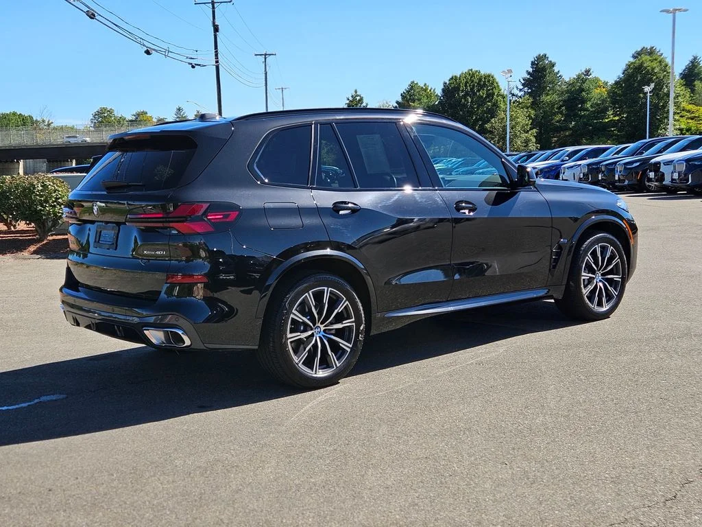 Used 2026 Black Sapphire Metallic BMW xDrive40i image 7