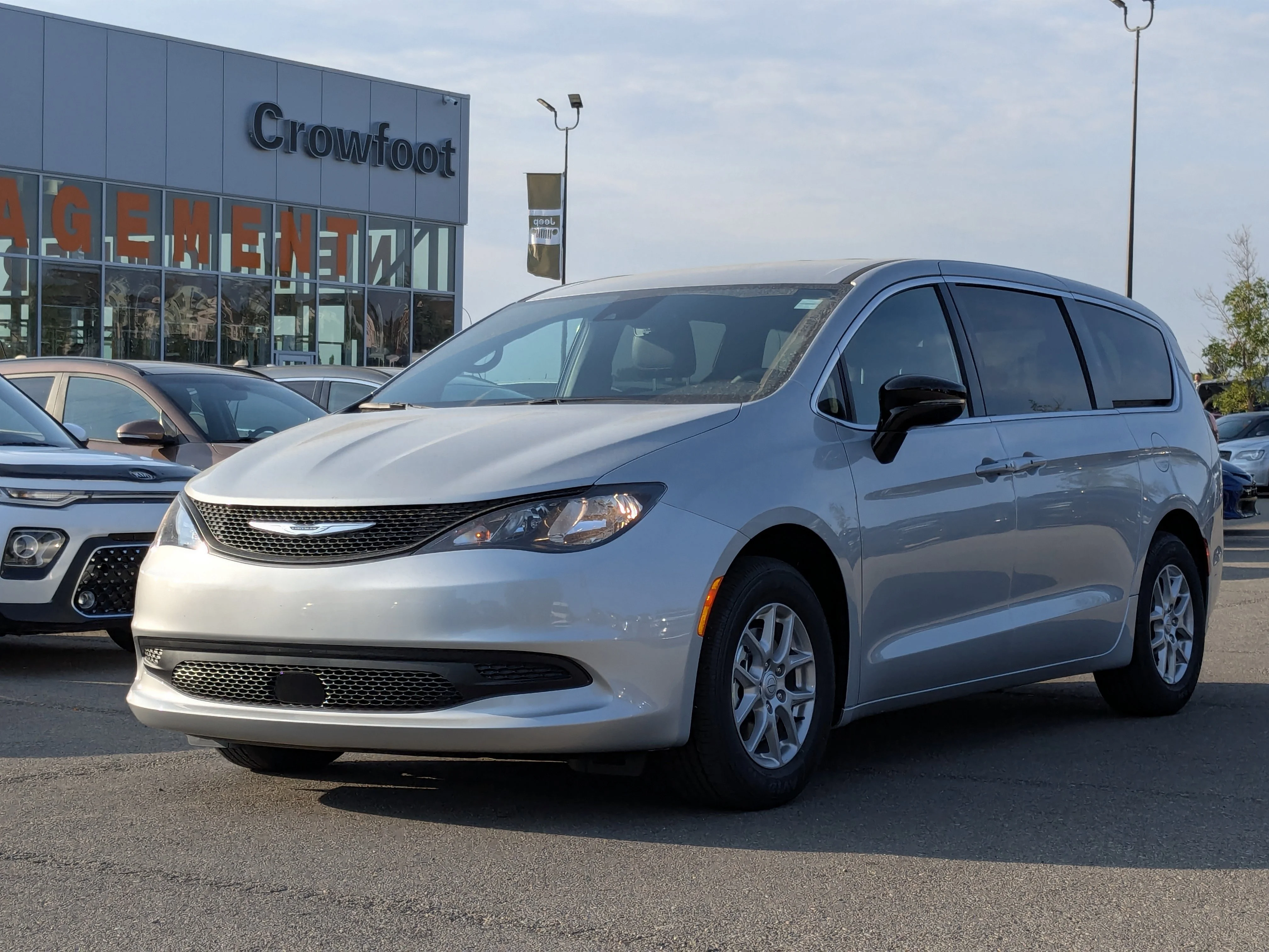 New 2026 Silver Chrysler SXT - Power Liftgate - Power Sliding Doors - Leather - Remote Starter & Tons More! image 4