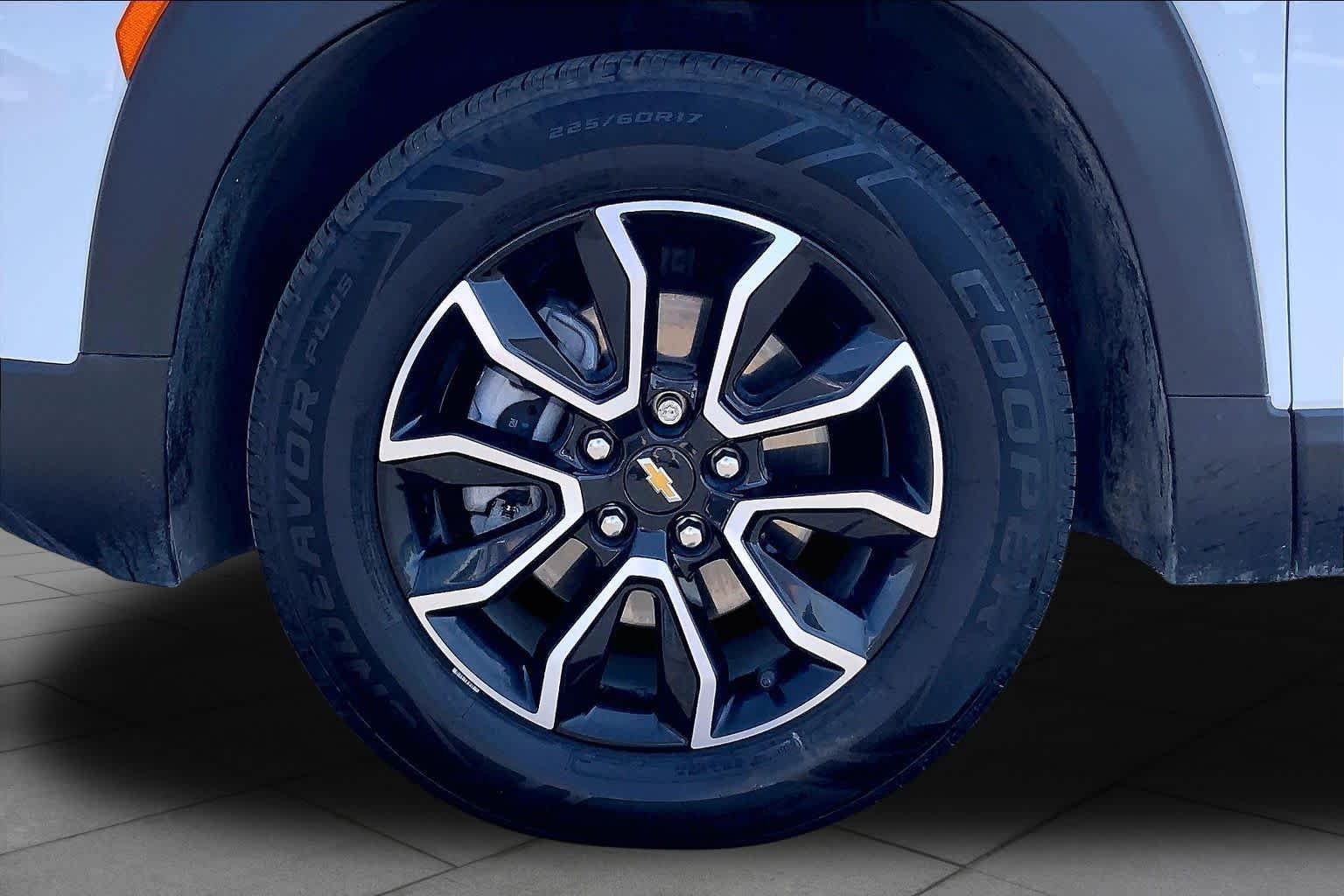 Used 2021 Summit White Chevrolet ACTIV image 11
