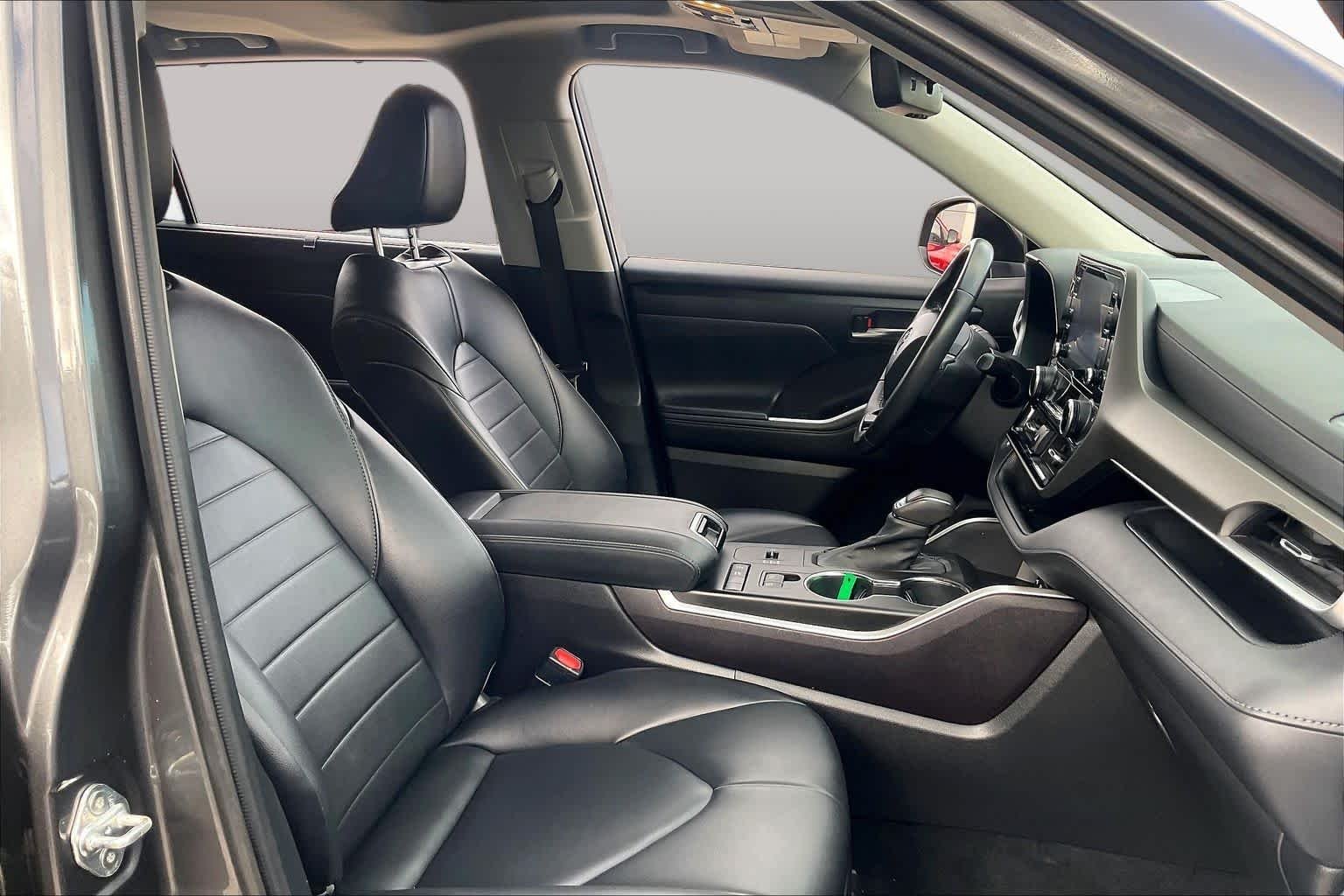 Used 2021 Magnetic Gray Metallic Toyota Hybrid XLE image 9