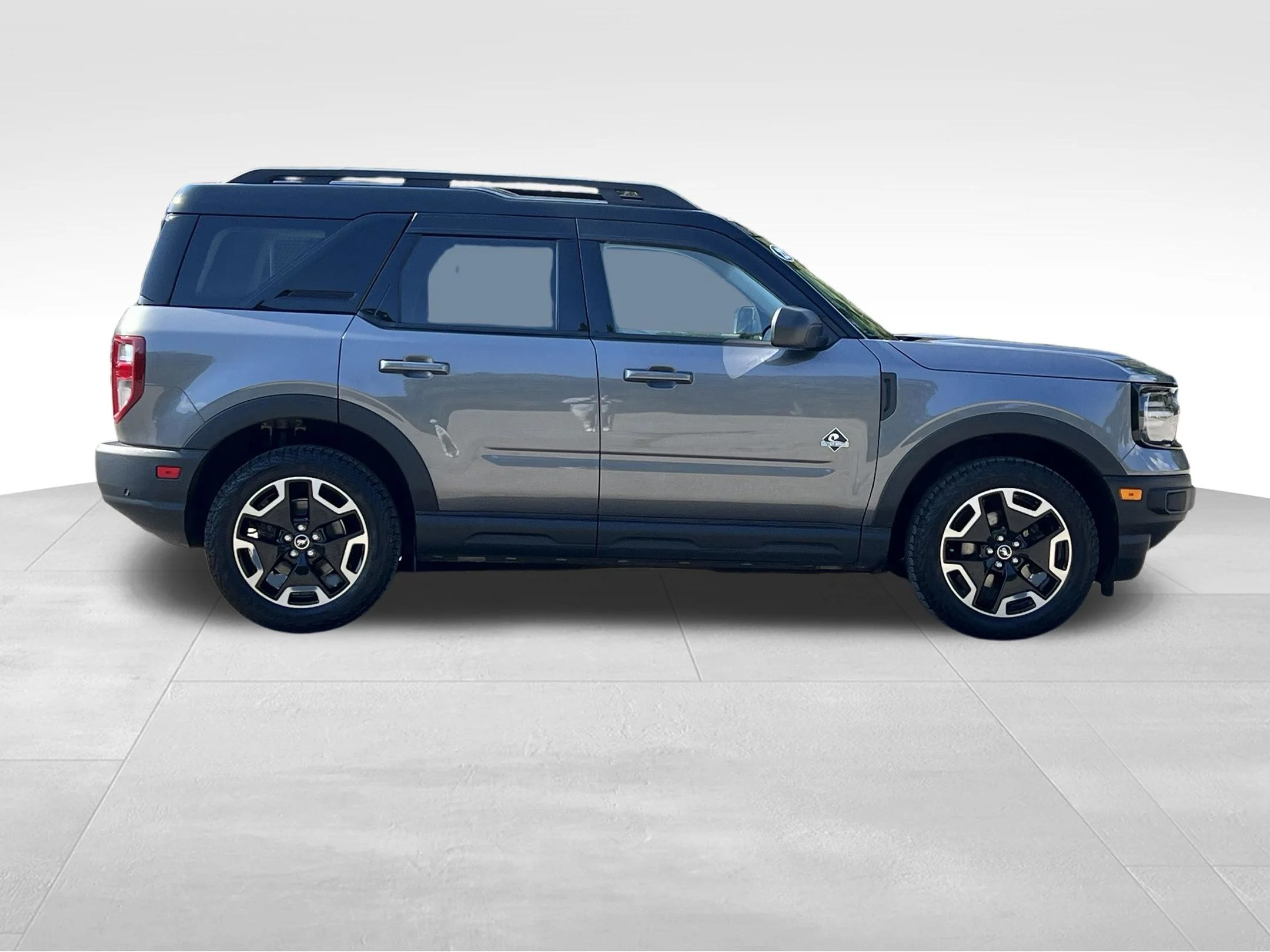 Used 2022 Gray Metallic Ford Outer Banks image 5