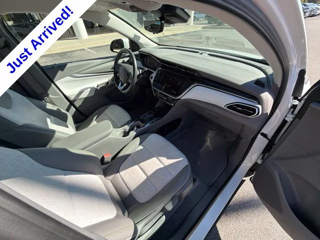 Used 2023 White Chevrolet Premier image 22