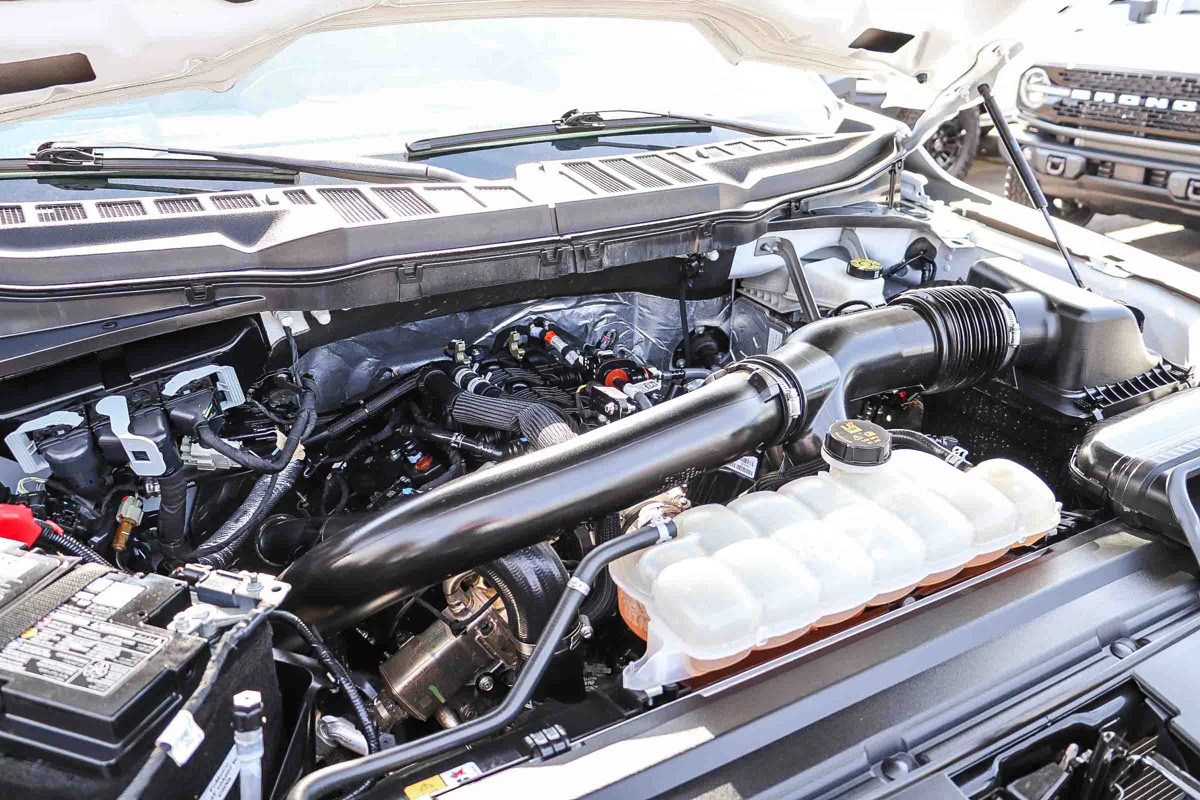 Certified Used 2025 Oxford White Ford XLT image 33