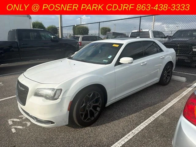 Used 2016 White Chrysler S image 1