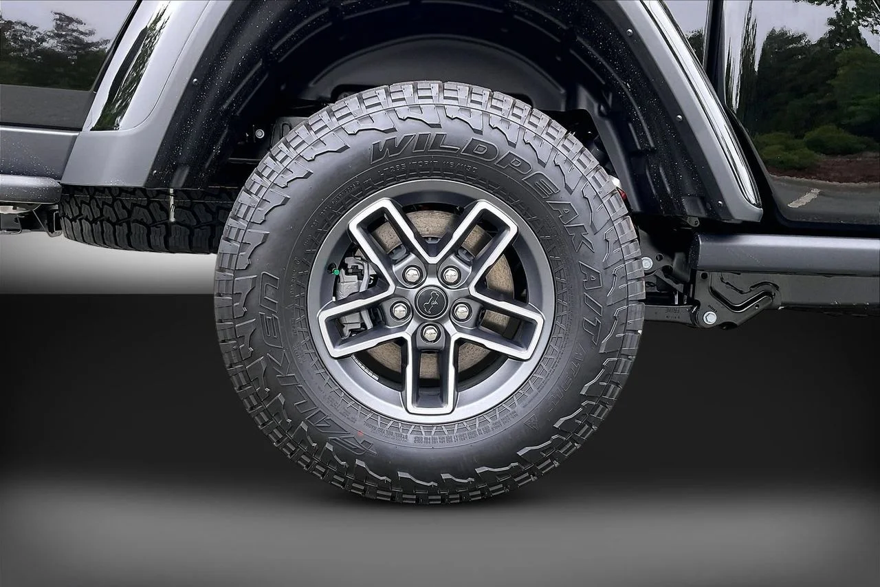 New 2026 Black Clear-Coat Exterior Paint Jeep Mojave X image 31