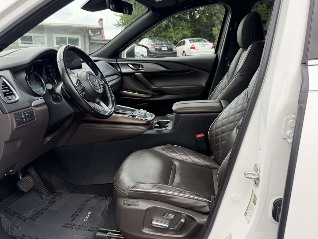 Used 2022 White Mazda Signature image 16