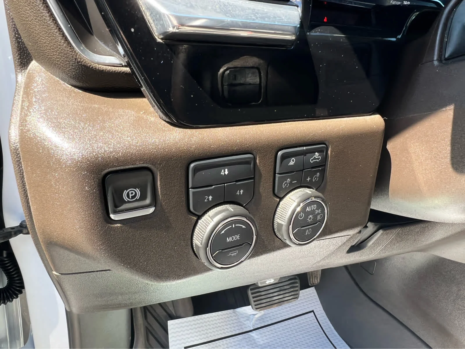 Used 2025 Summit White Chevrolet LT image 12