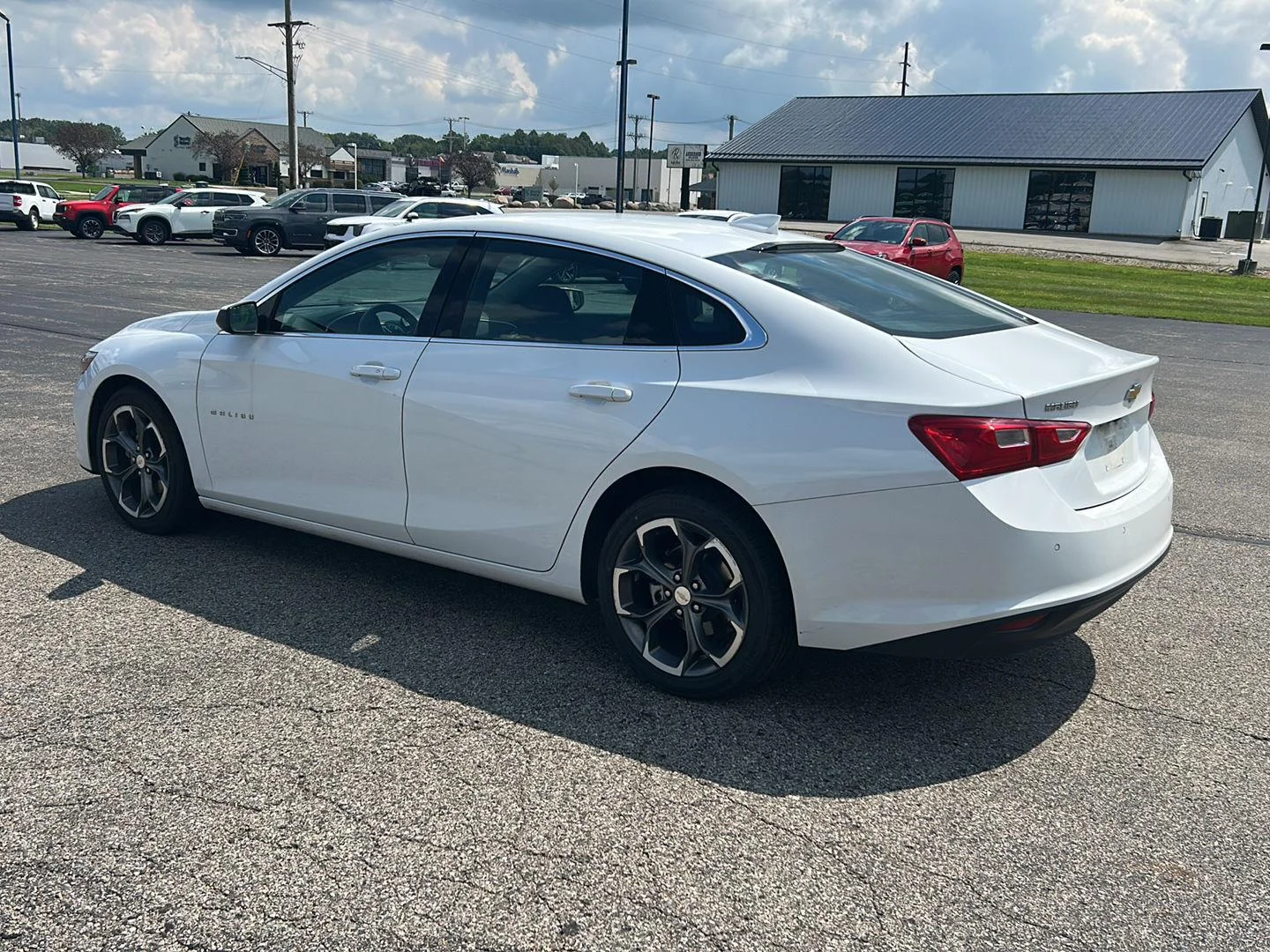 Used 2024 Summit White Chevrolet LT image 4