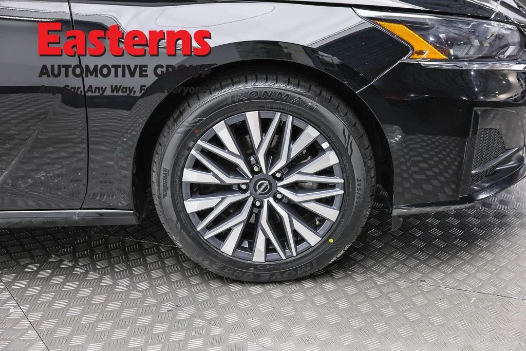 Used 2025 Black Nissan 2.5 SV image 29