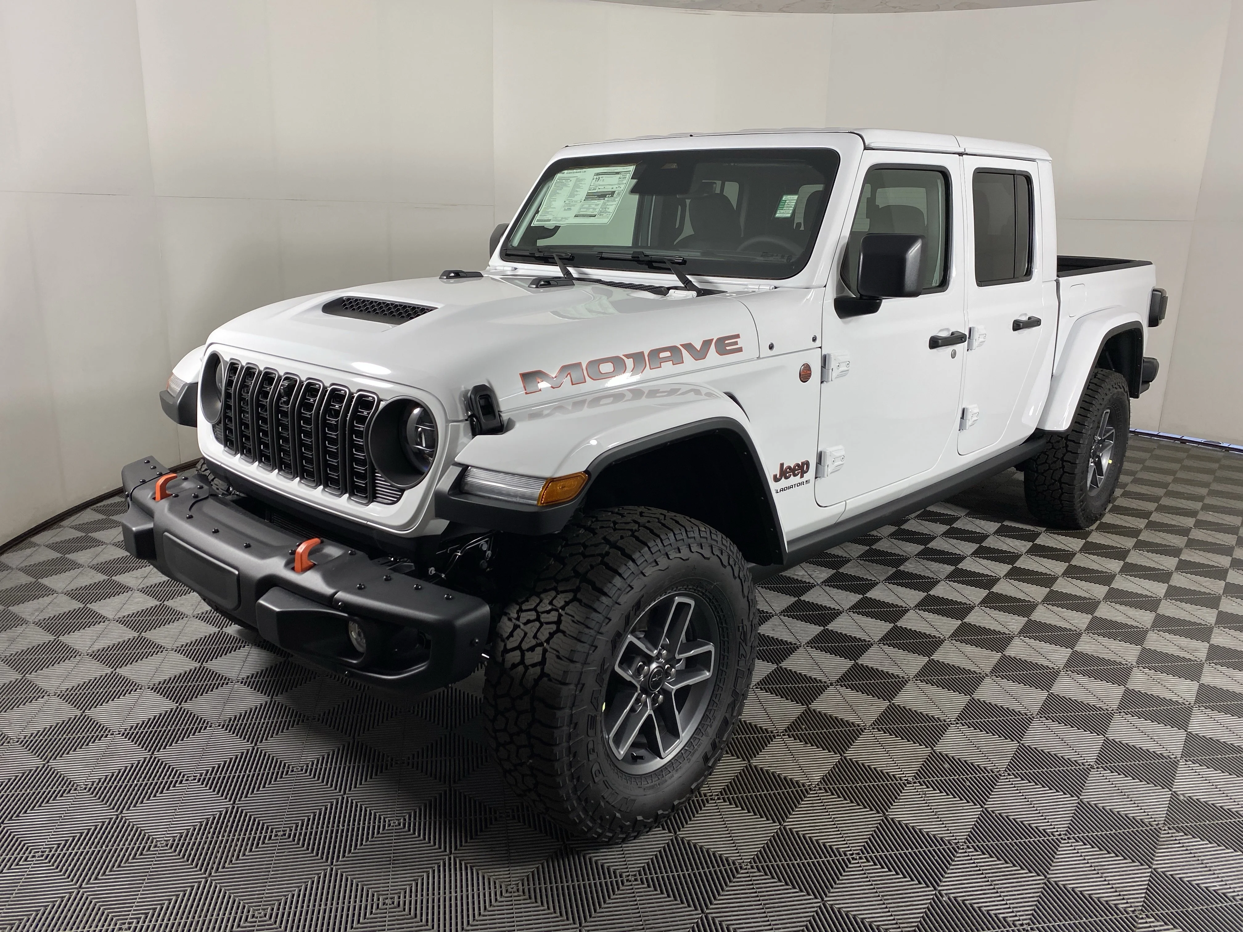 New 2026 Bright White Clear-Coat Exterior Paint Jeep Mojave X image 10