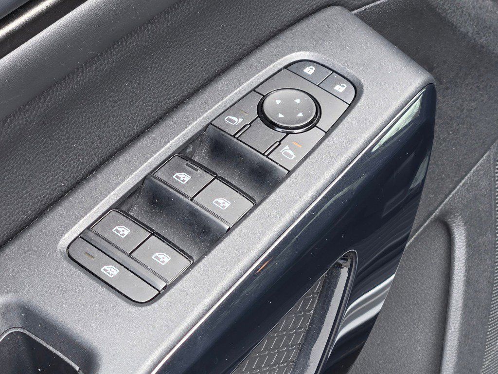 2025 Nissan Pathfinder SV - Photo 23