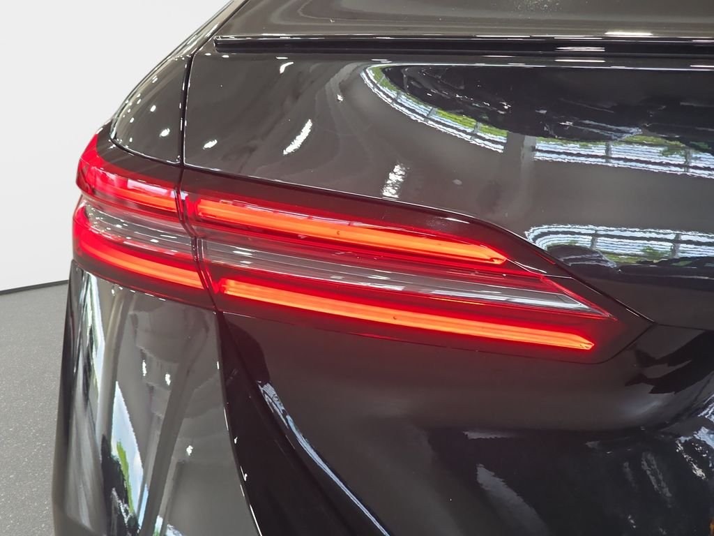Used 2027 Black Sapphire Metallic BMW 530i image 25