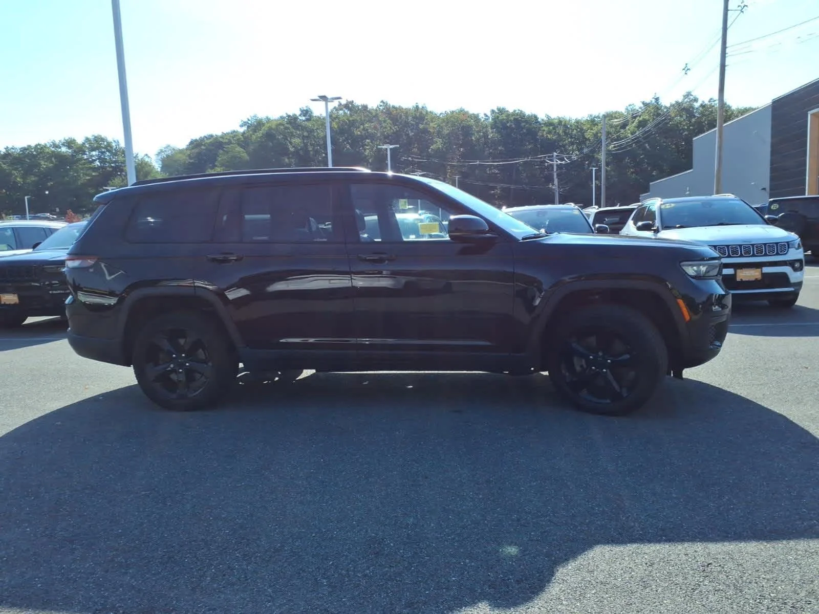 Used 2021 Diamond Black Crystal P/C Jeep Altitude image 6