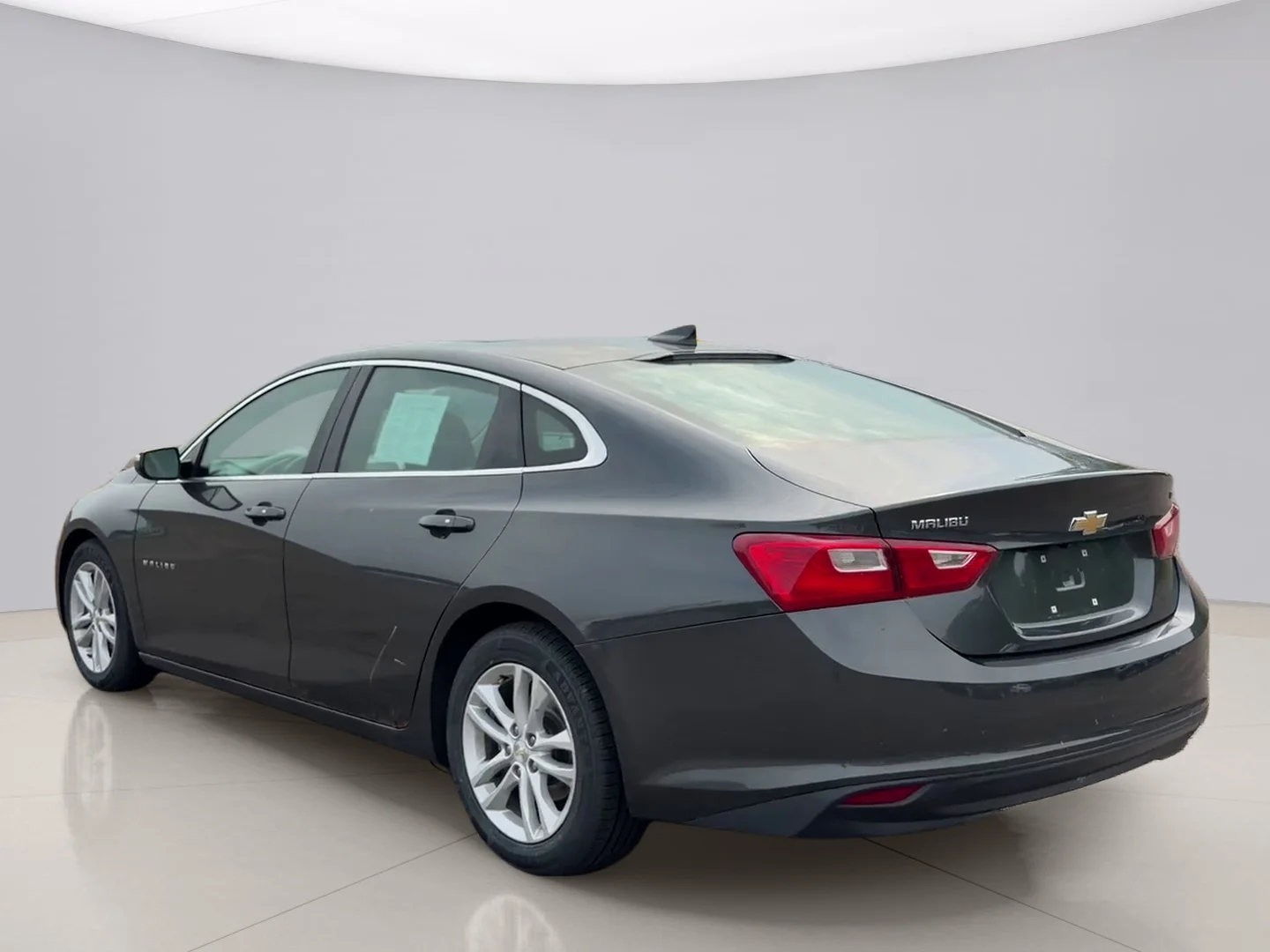 Used 2018 Gray Chevrolet LT image 3