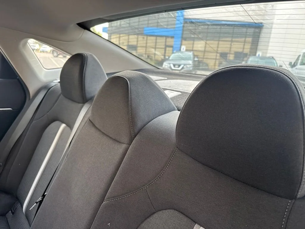 Used 2021 Hyper White Hyundai SEL image 19