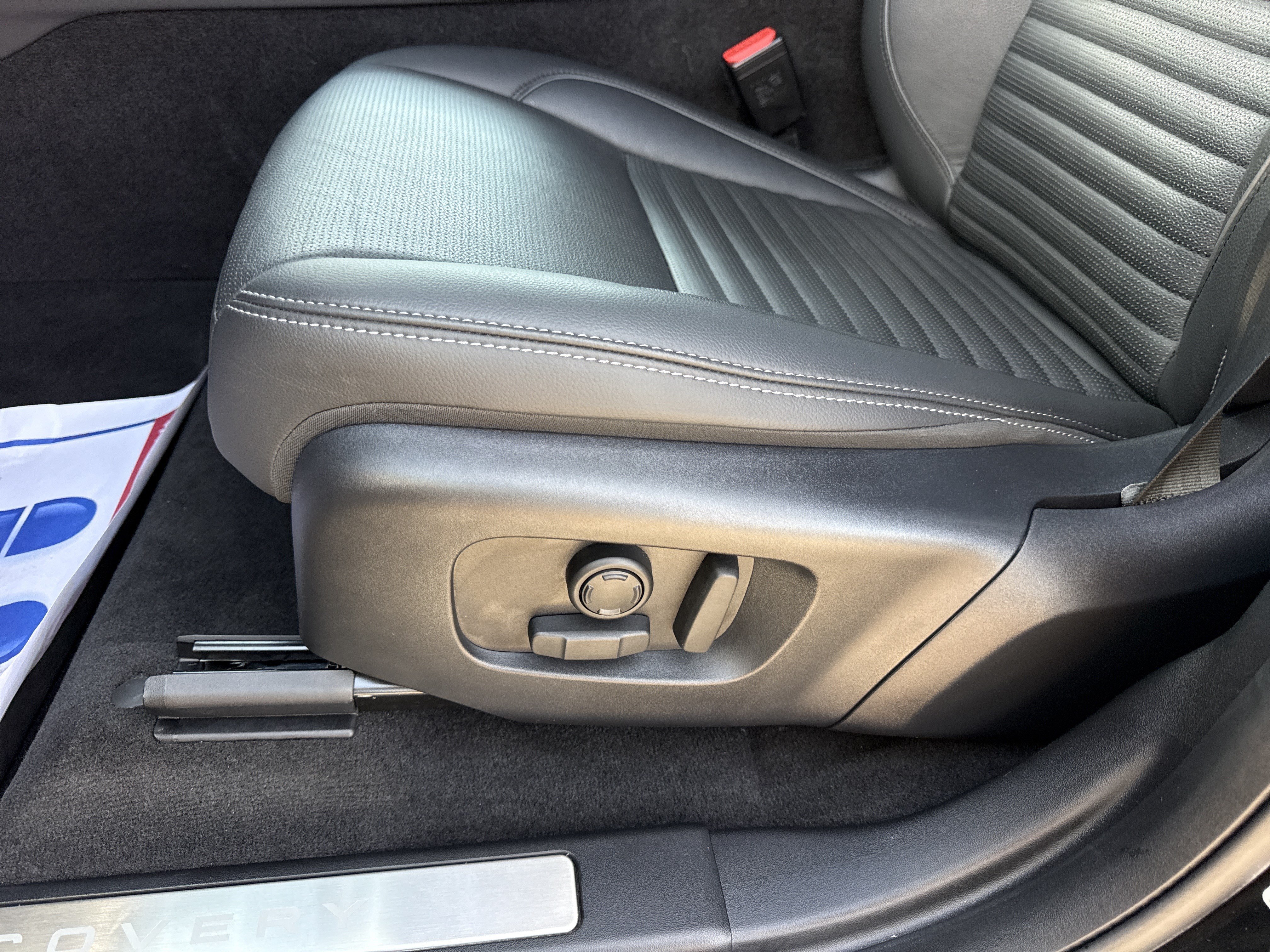 2025 Land Rover Discovery Sport Dynamic SE - Photo 12