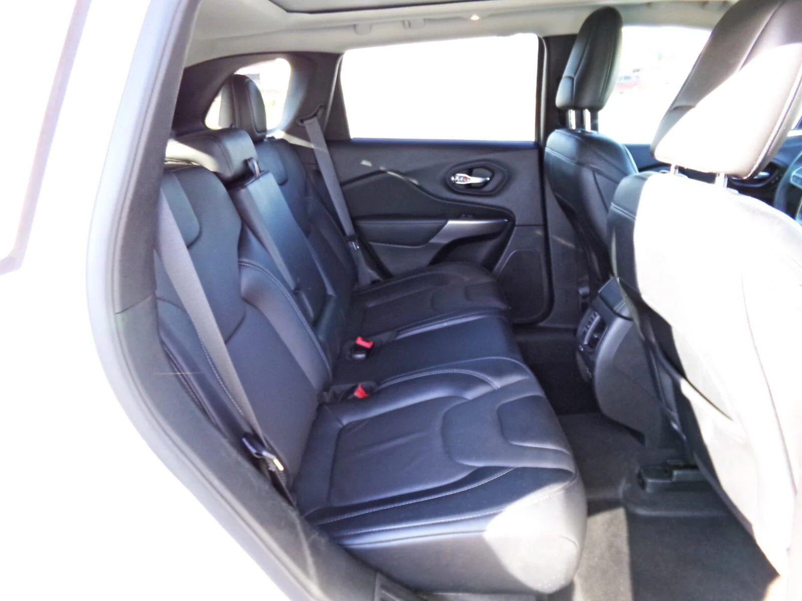 Used 2022 Bright White Clearcoat Jeep Limited image 15