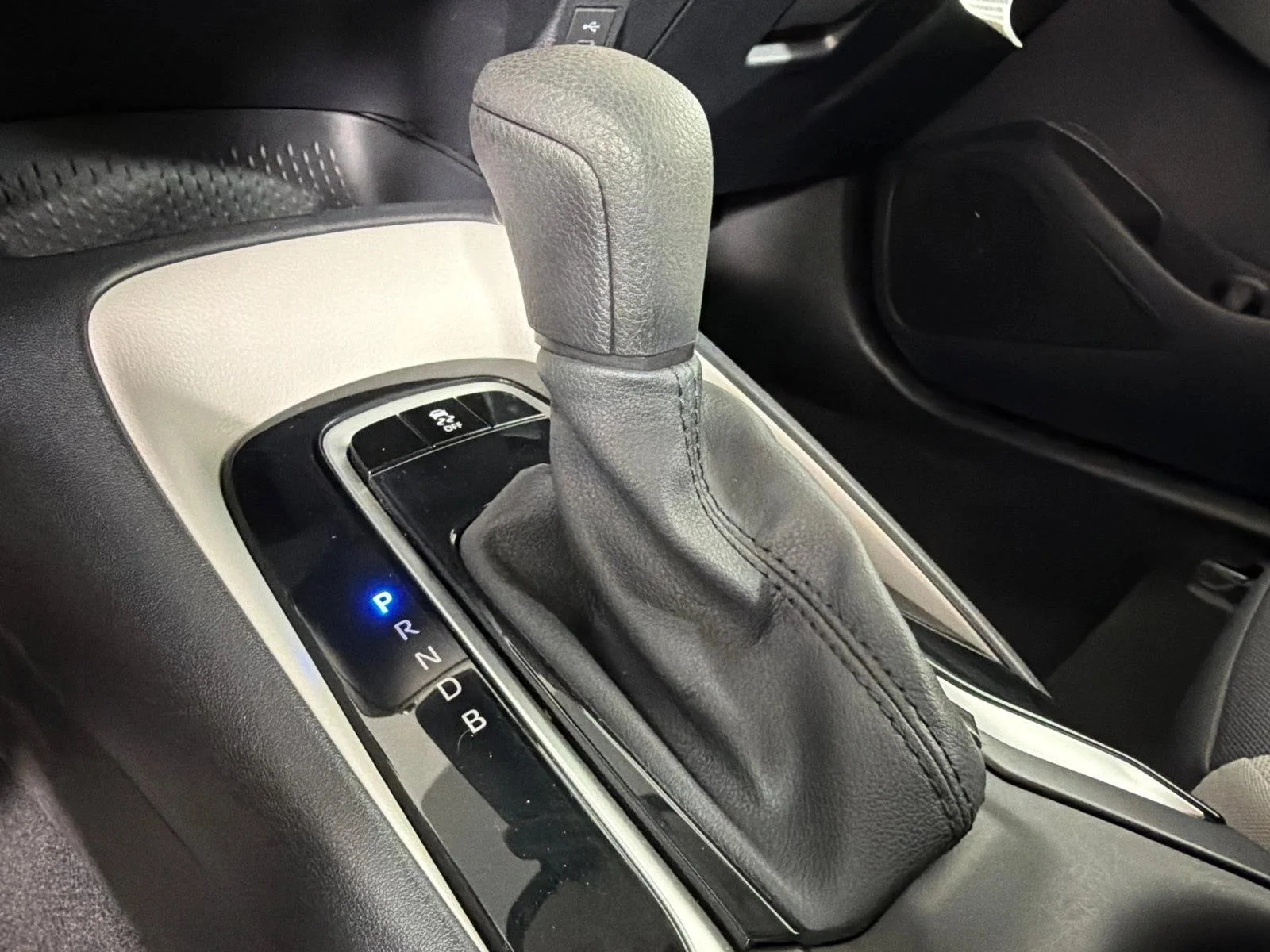 Used 2024 White Toyota LE image 30