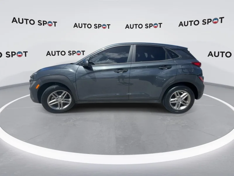 Used 2022 Gray Hyundai SE image 5